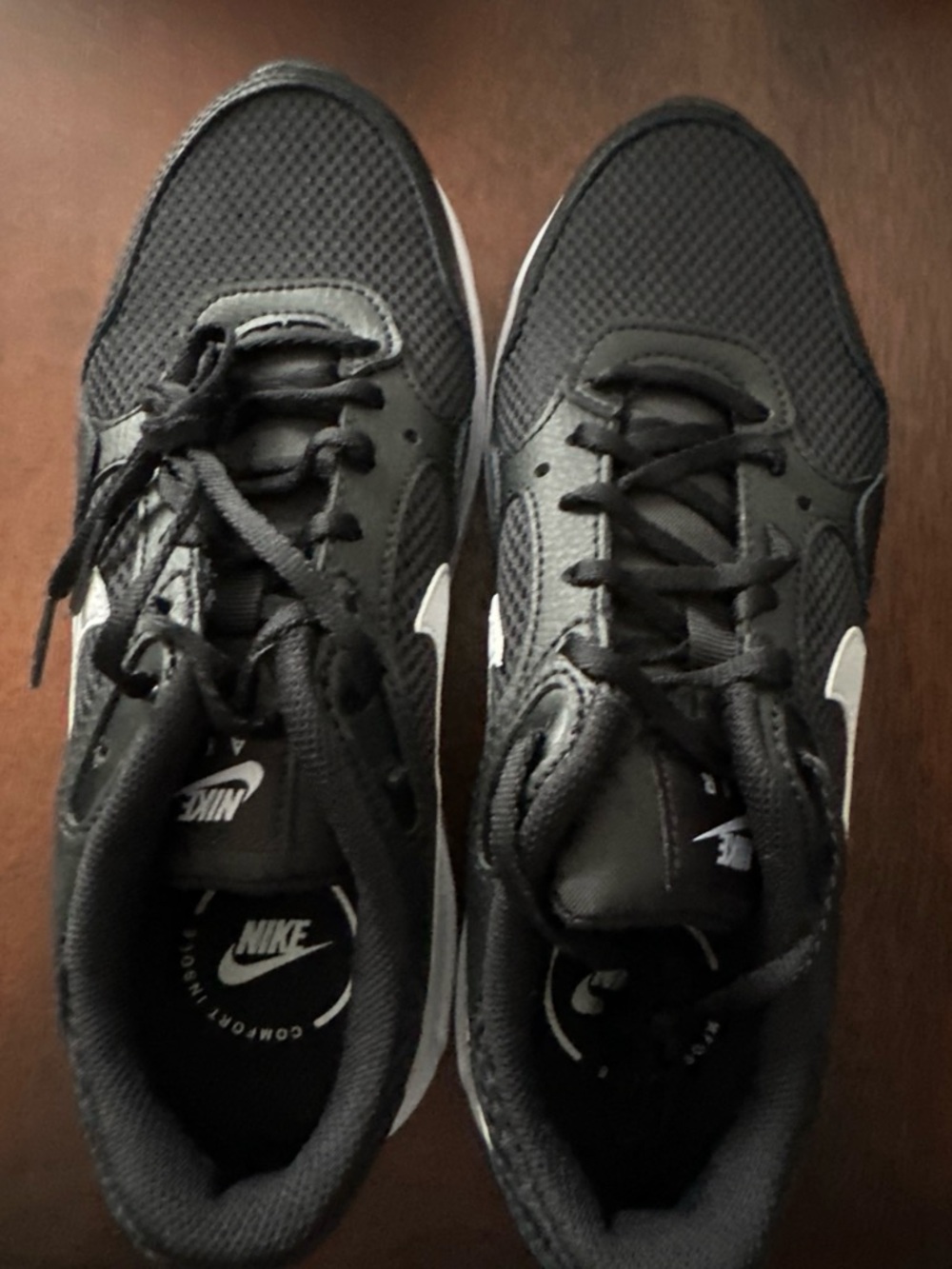 Nike women’s black Mesh Athletic Sneakers